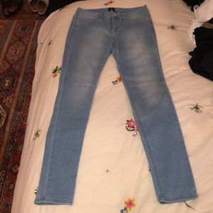 Light wash skinny jeans